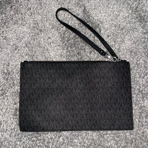 Black wristlet